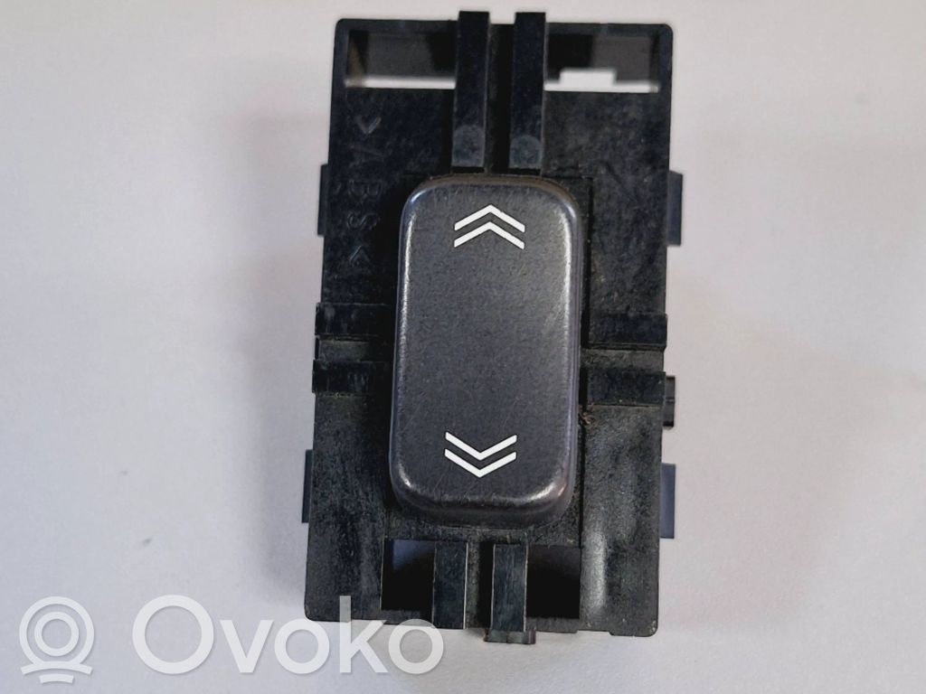 Cadillac CTS Electric window control switch 