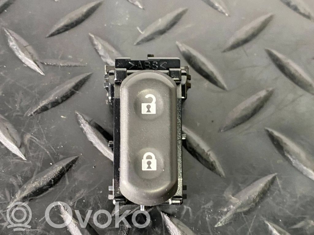 Cadillac CTS Central locking switch button 