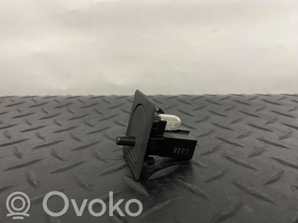 Chrysler Pacifica Glove box light 