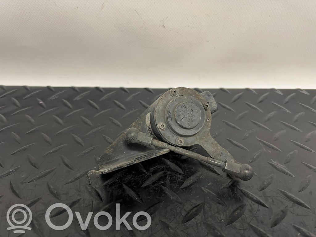 Cadillac Escalade Czujnik poziomowania zawieszenia tylny 