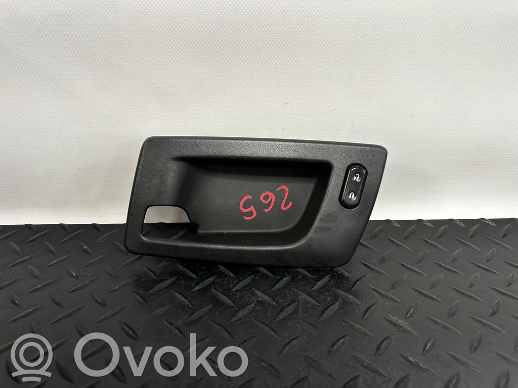 Cadillac CTS Front door handle cover 