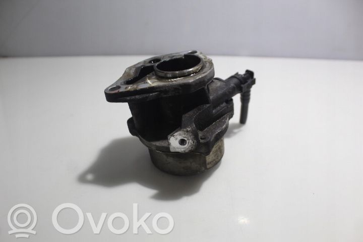 Renault Megane II Vacuum pump 
