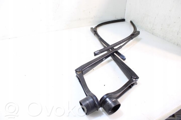 Front wiper blade arm