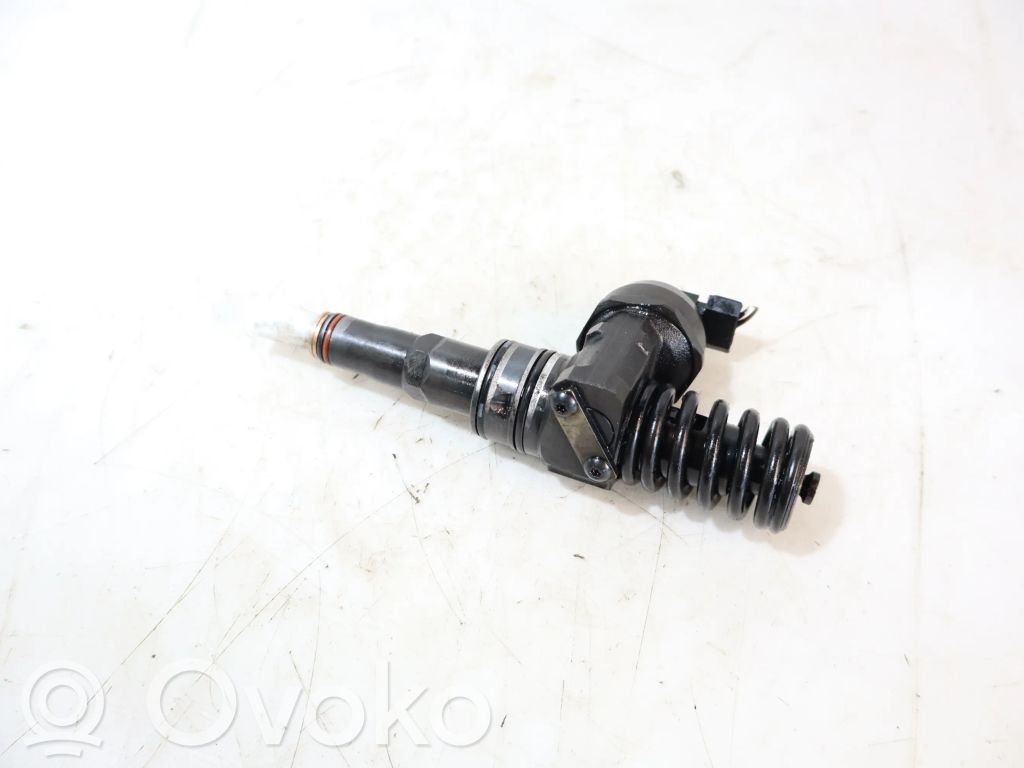 Volkswagen Golf V Inyector de combustible 