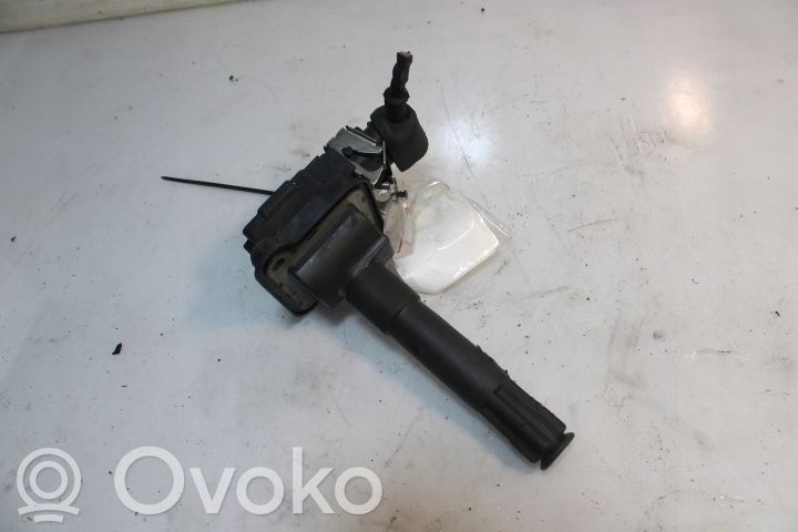 Audi A4 S4 B5 8D Cewka zapłonowa wysokiego napięcia 