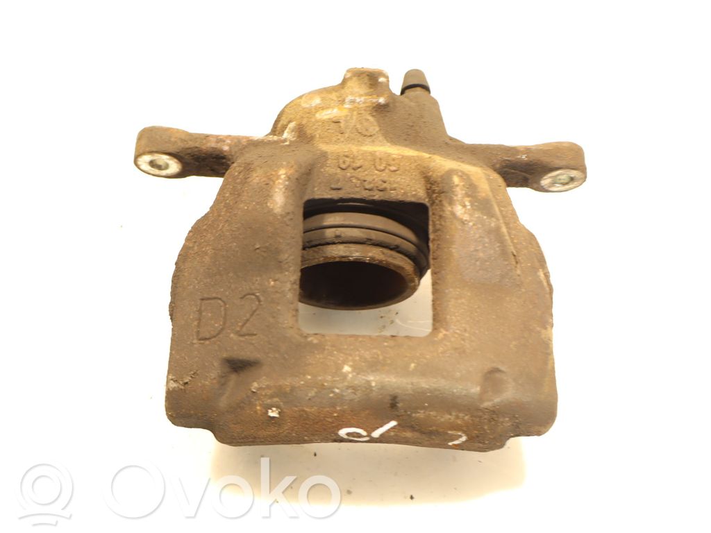 Toyota Auris E180 Zacisk hamulcowy przedni 