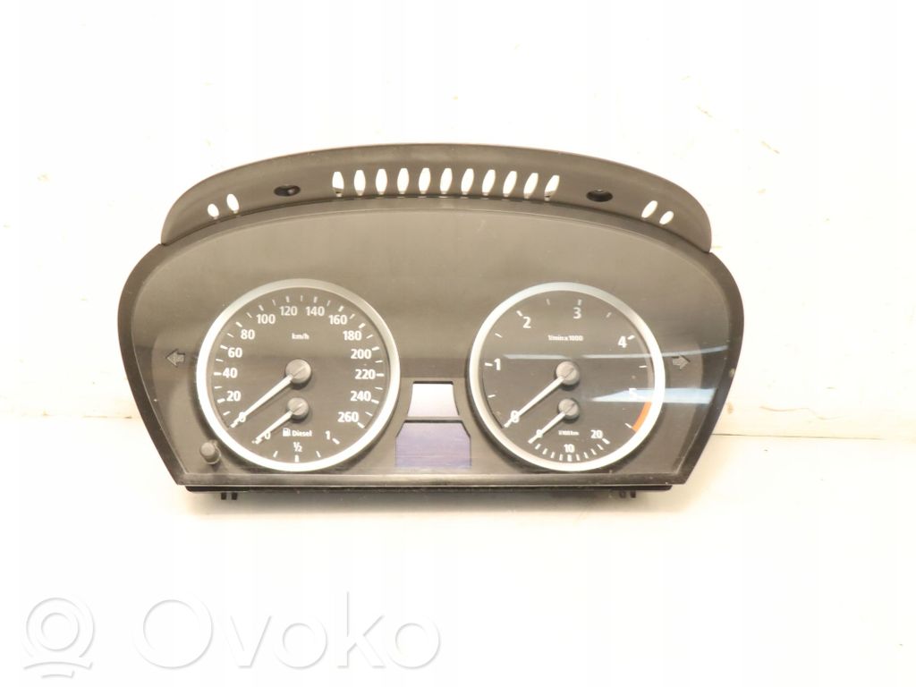 BMW 5 E60 E61 Uhr 
