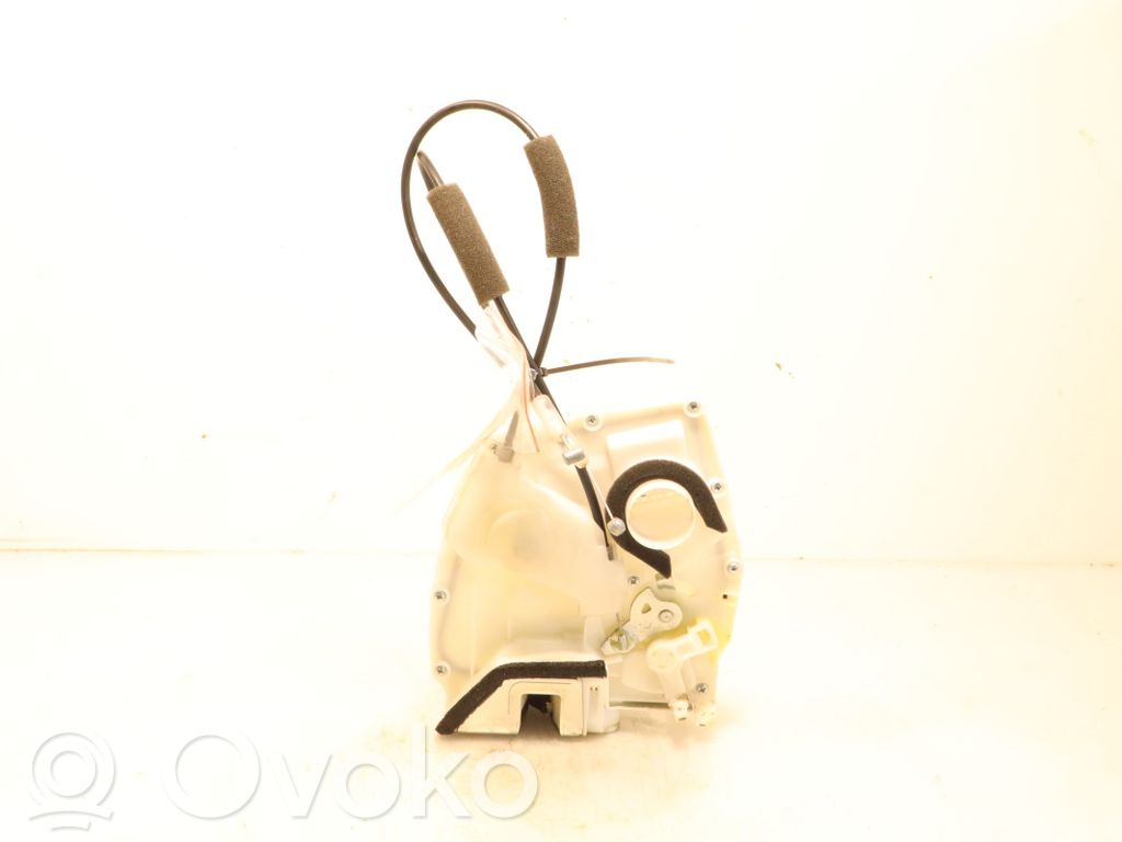 Suzuki Swift I Rear door lock 