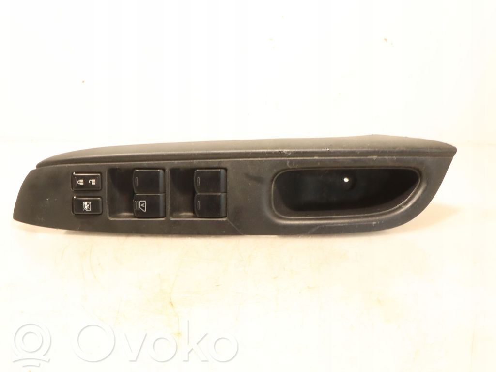 Nissan Note (E11) Electric window control switch 