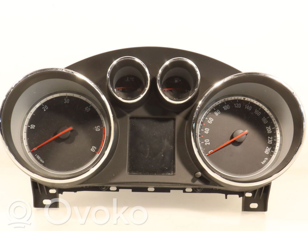 Opel Insignia A Clock 