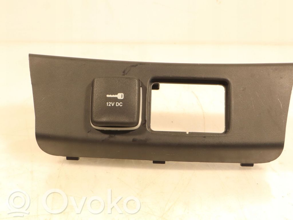 Fiat Tipo Enchufe de 12V (delantero) 