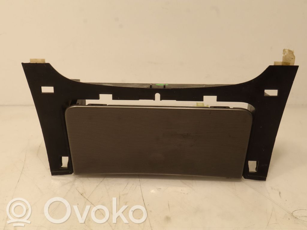 Opel Insignia A Peleninė panelėje 