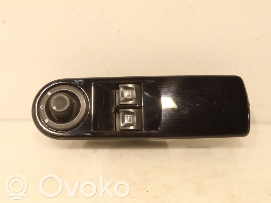 Renault Clio IV Electric window control switch 