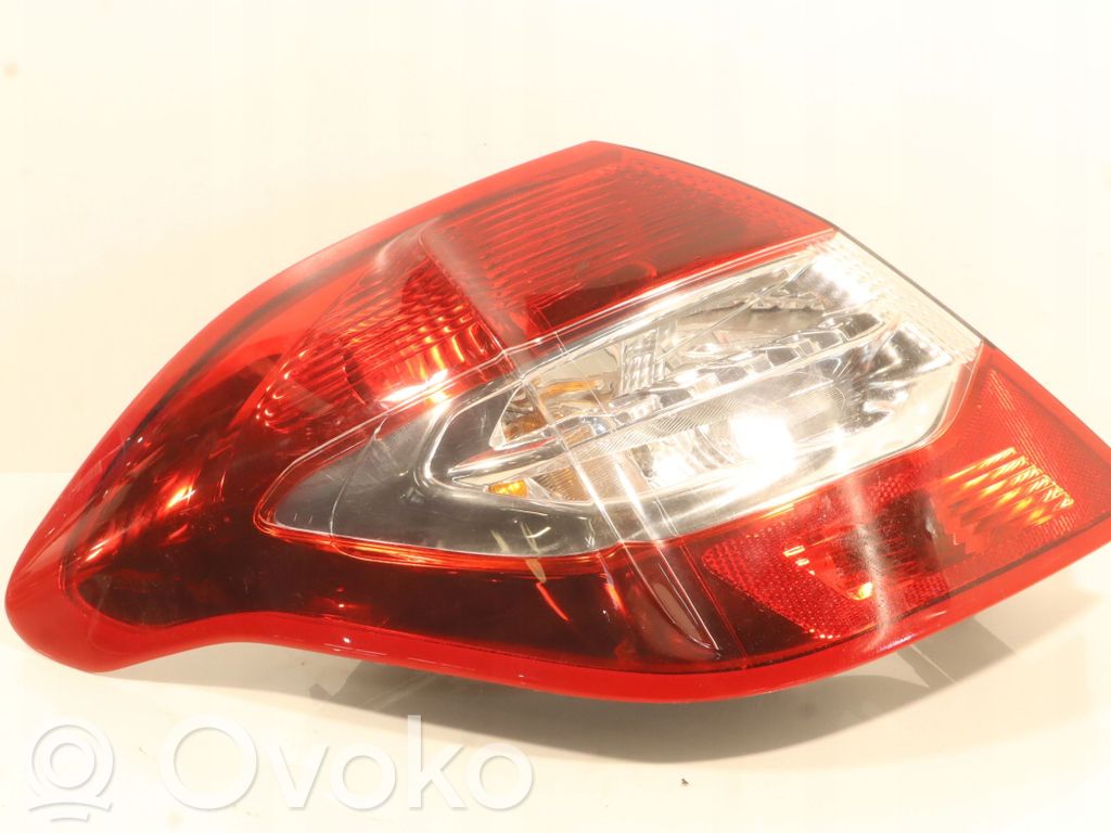 Citroen C4 II Picasso Aizmugurējais lukturis virsbūvē 