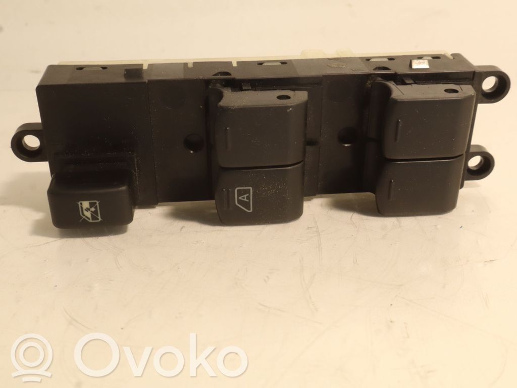Nissan Note (E11) Electric window control switch 