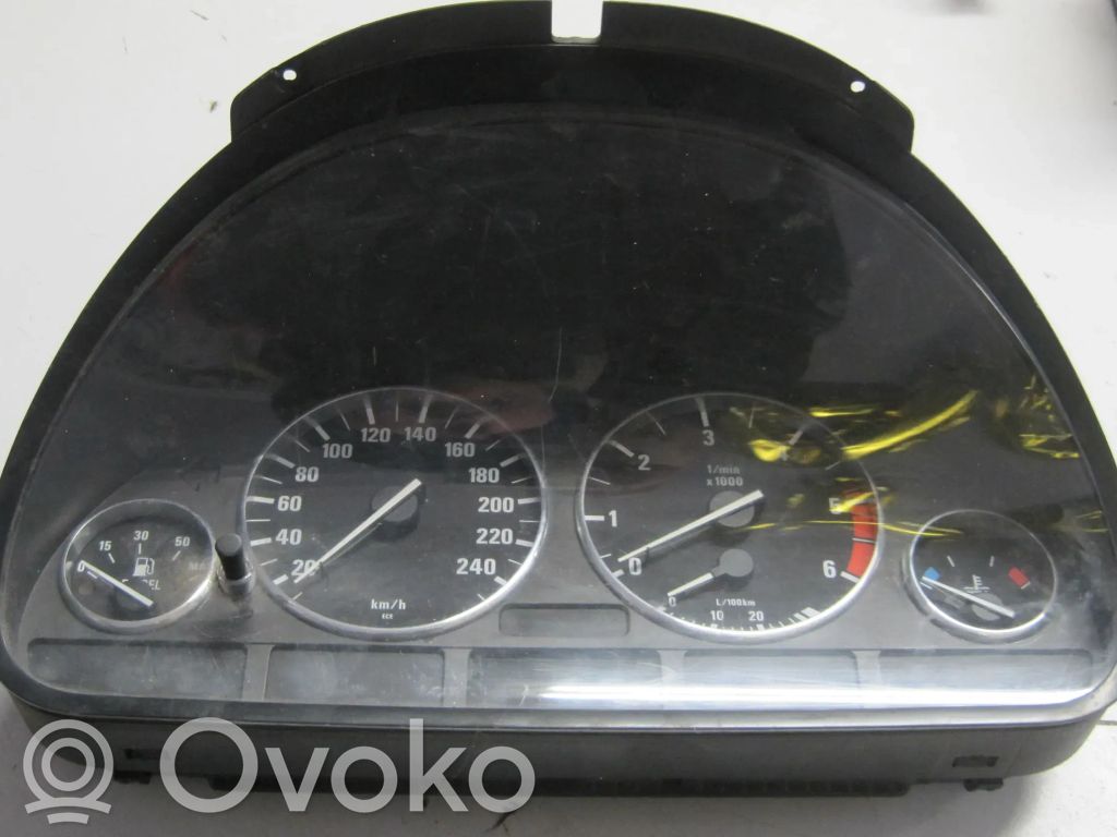 Geschwindigkeitsmesser Cockpit   8375902