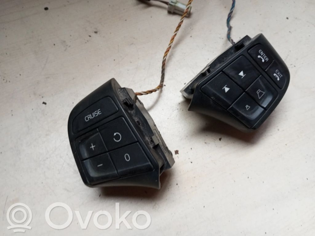 Volvo XC60 Butoane/comutatoare pe volan 
