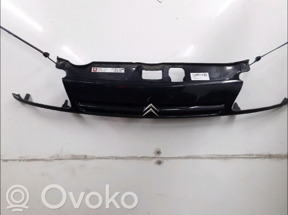 Citroen Saxo Etupuskurin ylempi jäähdytinsäleikkö 