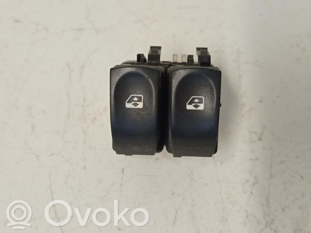 Renault Clio III Electric window control switch 