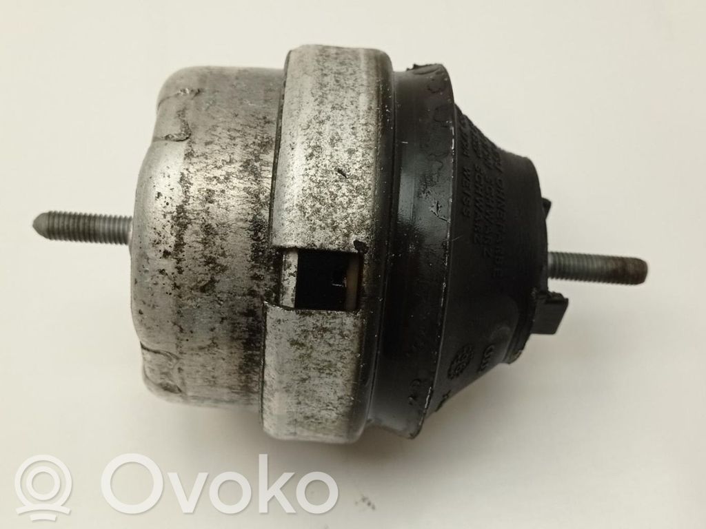 Engine mount bracket   8D0199379M