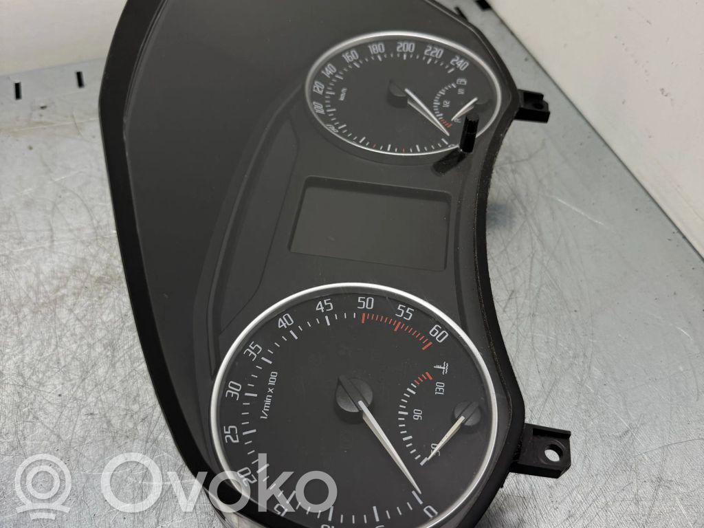 Skoda Octavia Mk2 (1Z) Licznik / Prędkościomierz 