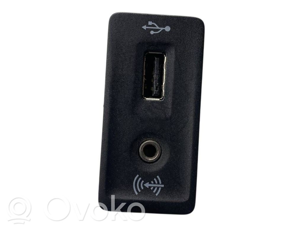 Volkswagen PASSAT B8 Enchufe conector USB 