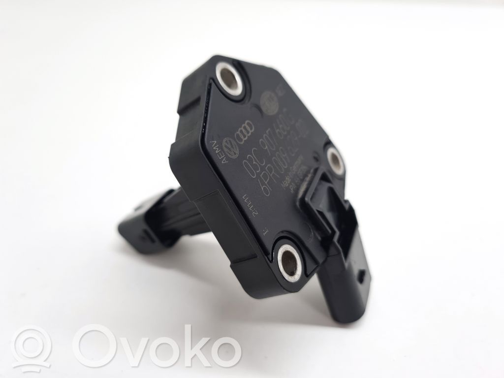 Volkswagen Tiguan Oil level dip stick 
