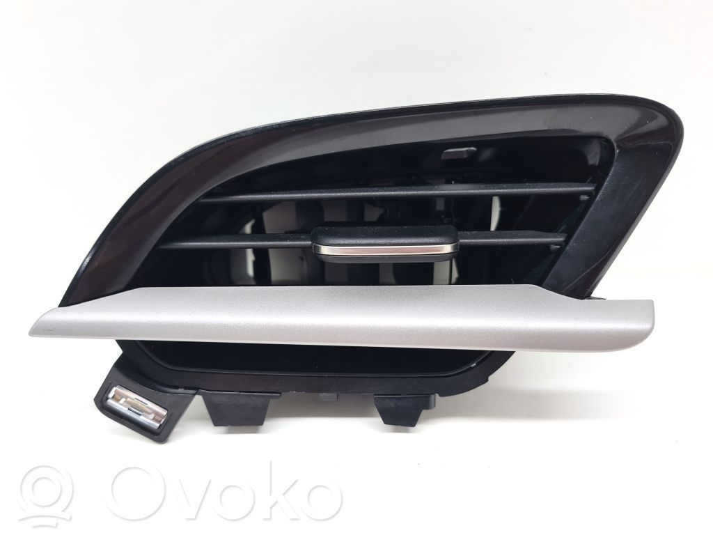 Opel Corsa F Boczna kratka nawiewu deski rozdzielczej 