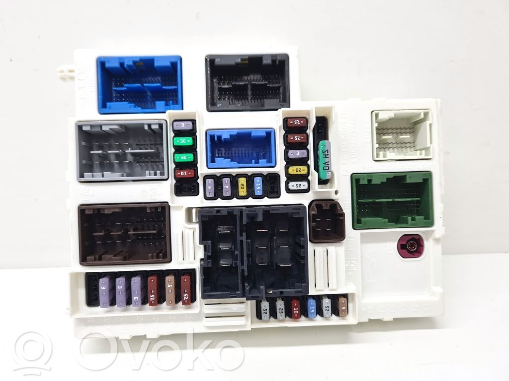 Opel Astra L Fuse module 