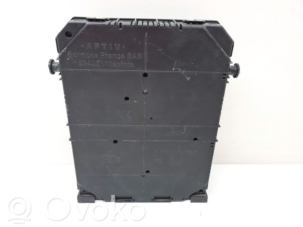 Opel Combo E Fuse module 