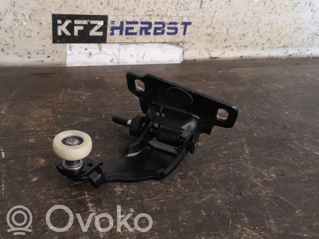 Ford B-MAX Sliding door middle rail 