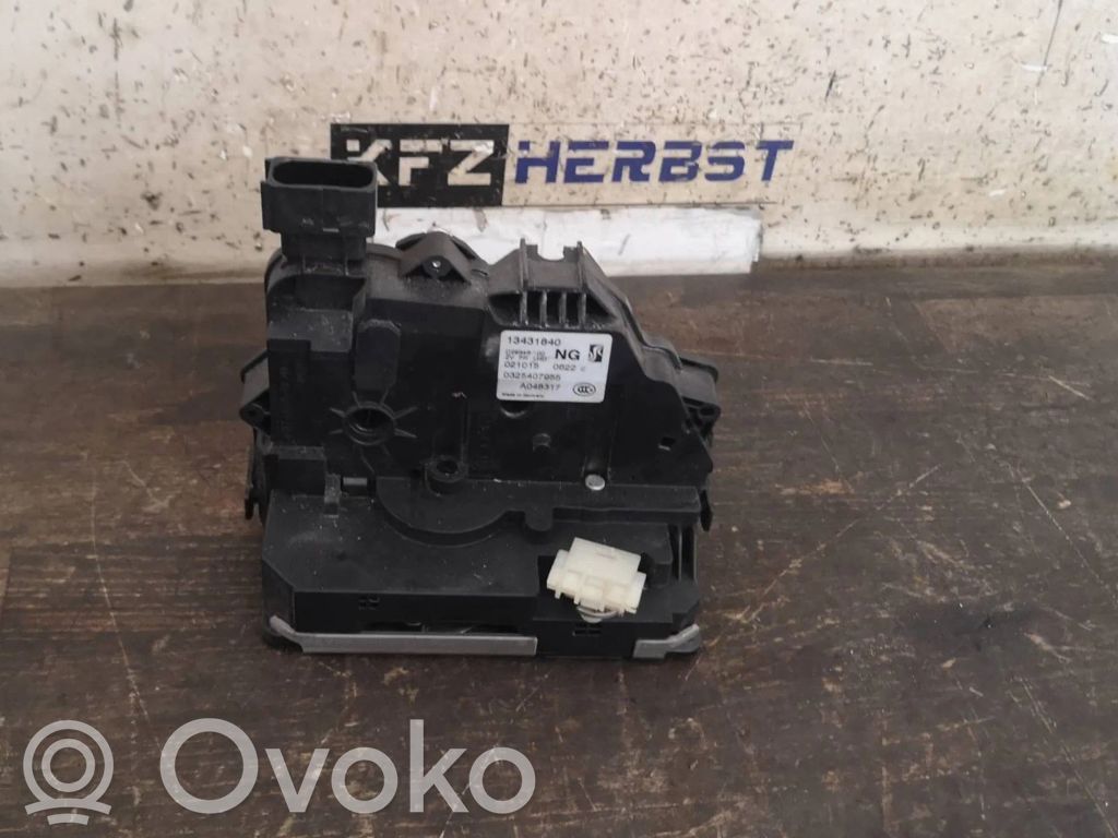 Opel Corsa E Cerradura de puerta delantera 