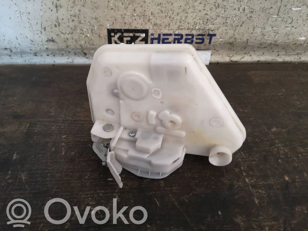 Mazda 2 Front door lock 