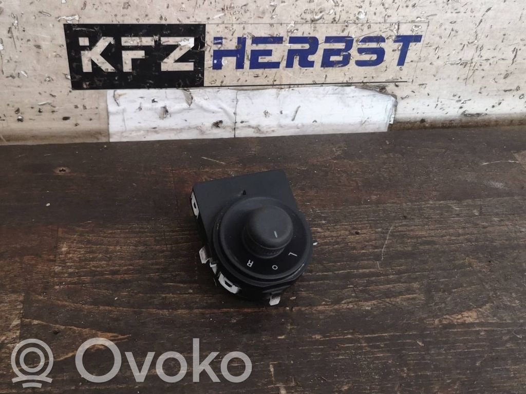 Opel Meriva B Wing mirror switch 