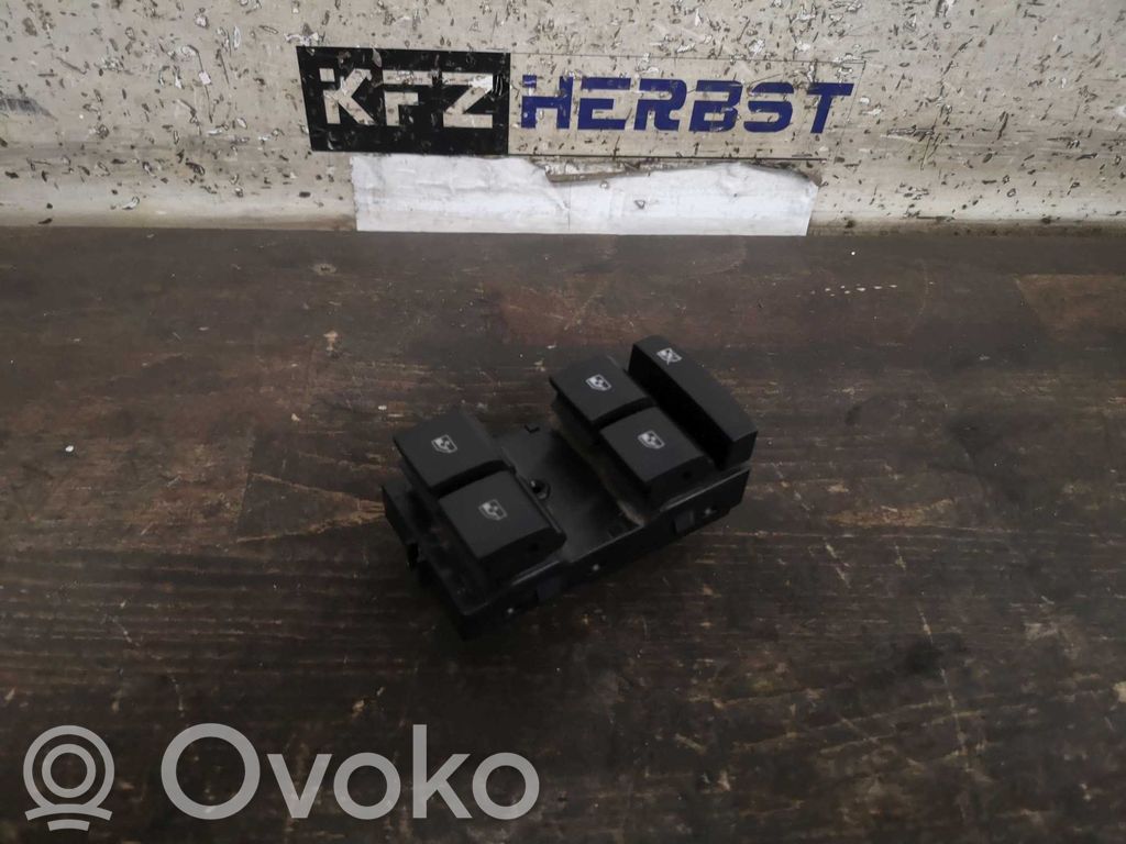 Opel Insignia A Electric window control switch 