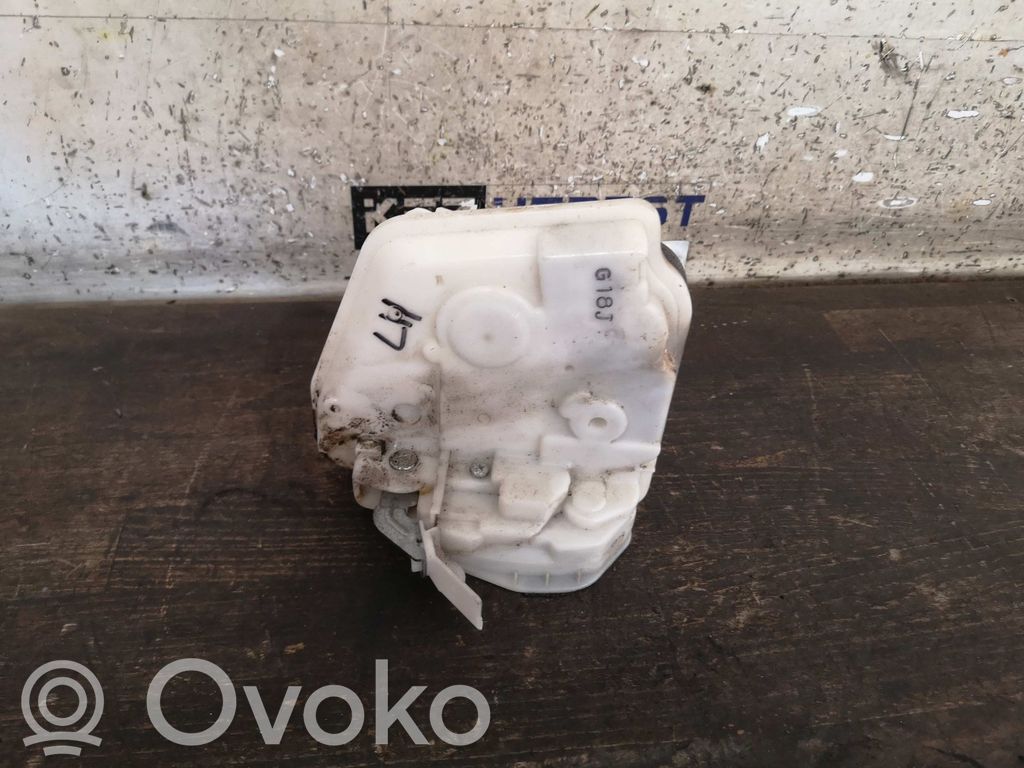 Mazda 2 Aizmugurē slēdzene 