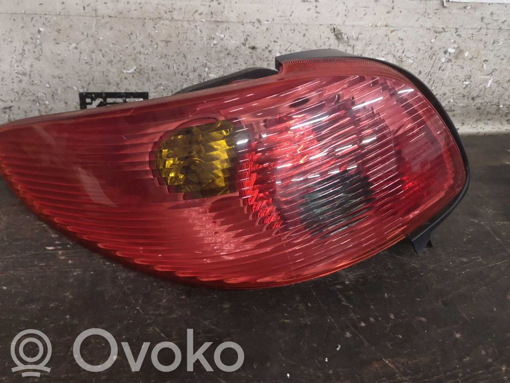 Peugeot 206 CC Feux arrière / postérieurs