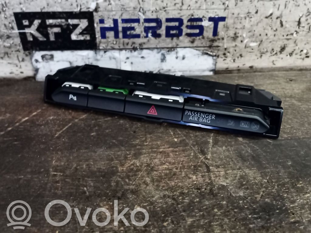 Volkswagen PASSAT B8 Interruptor del sensor de aparcamiento (PDC) 