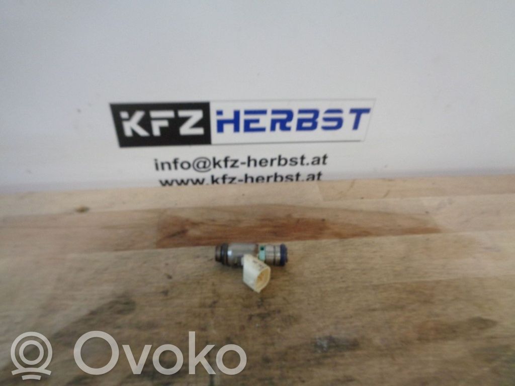 Volkswagen Golf V Injector combustibil 