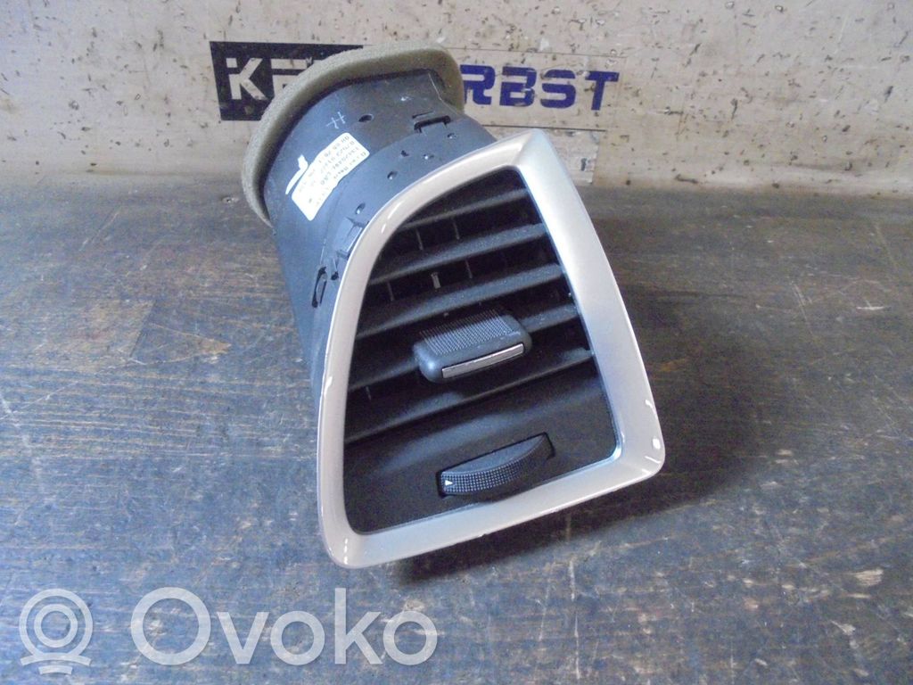 Opel Astra J Rejilla de ventilación central del panel 