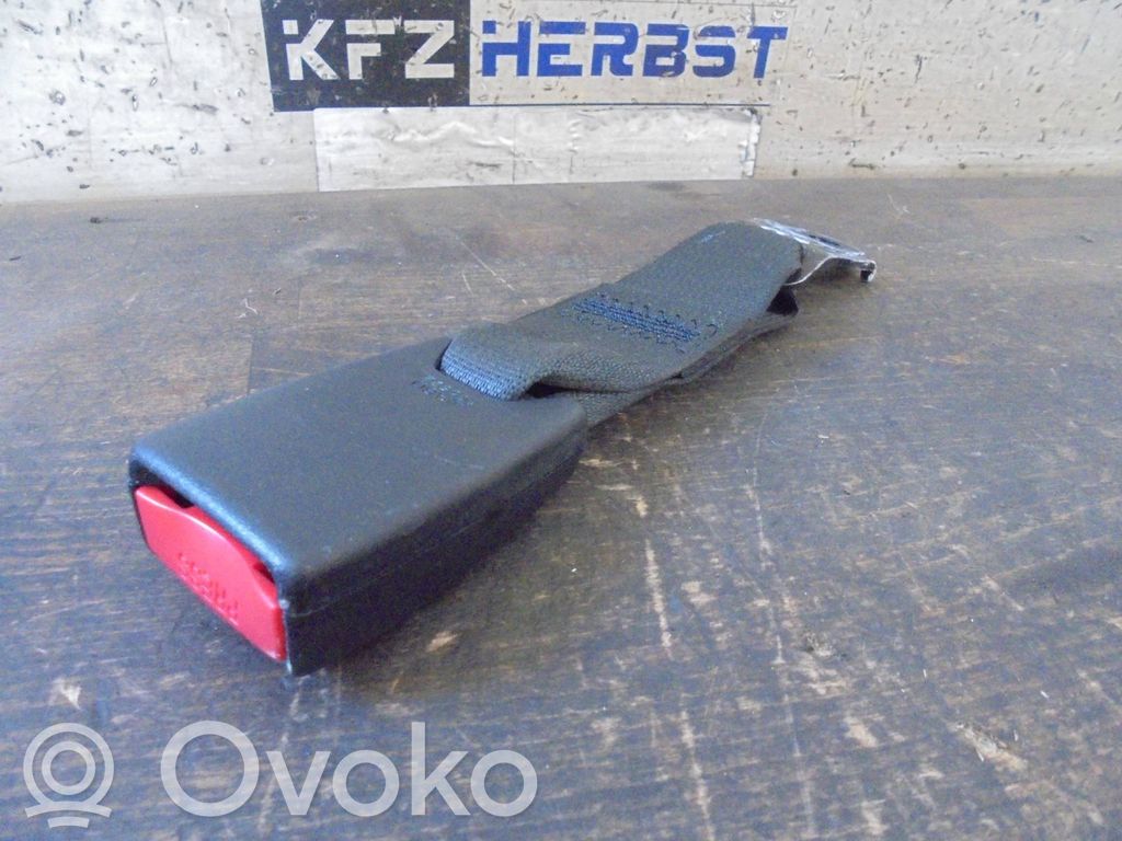 Mitsubishi L200 Hebilla del cinturón de seguridad trasero 