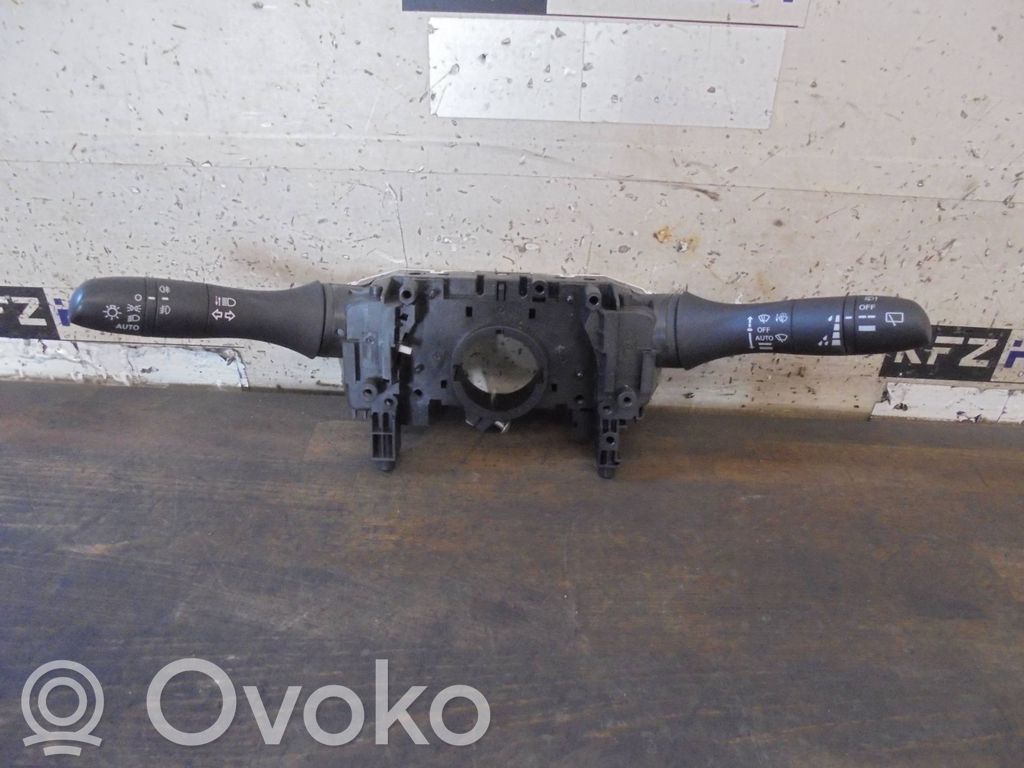 Nissan Pulsar Przełącznik / Przycisk kierownicy 