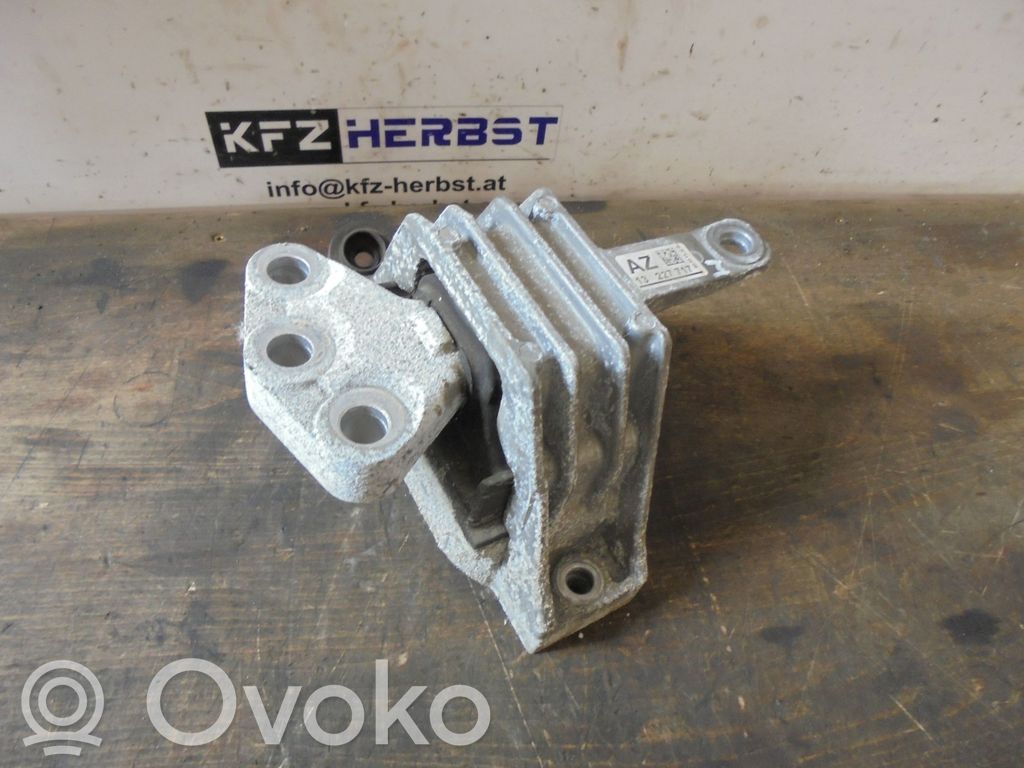 Opel Insignia A Engine mount bracket 