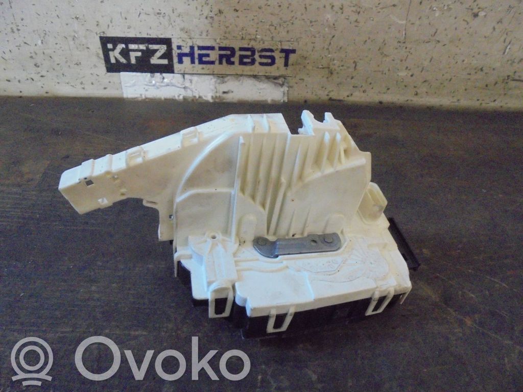 Mercedes-Benz C W204 Takaoven lukko 