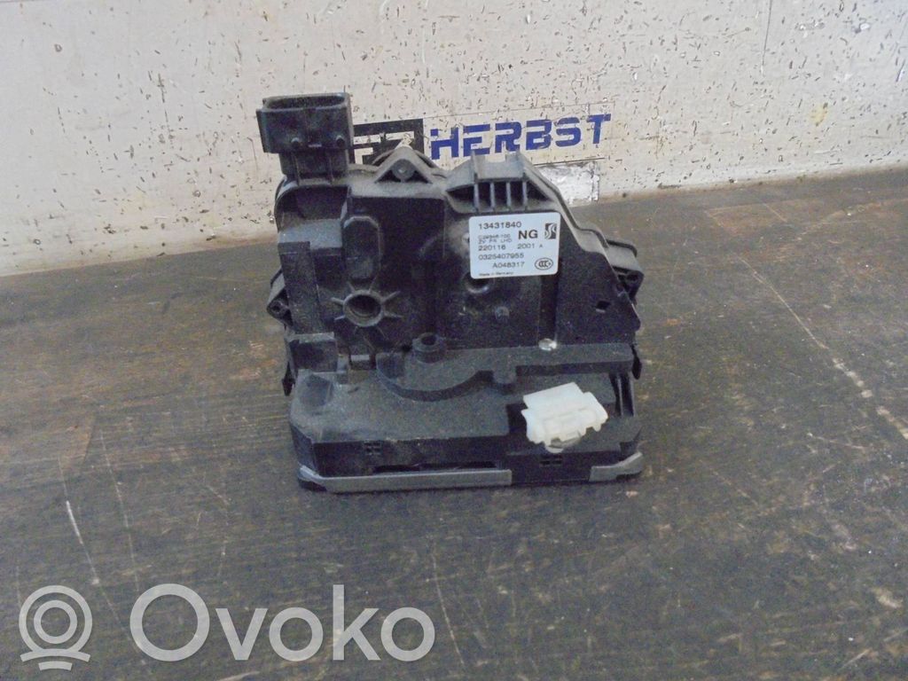 Opel Corsa E Cerradura de puerta delantera 