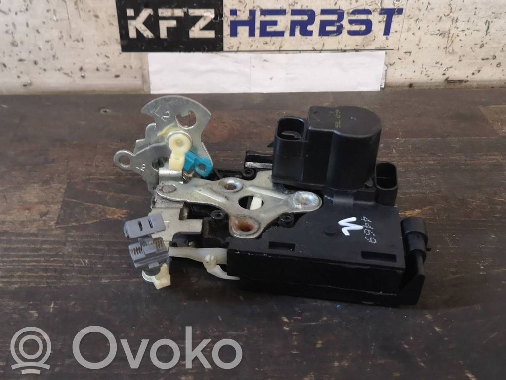 Opel Karl Zamek drzwi przednich 