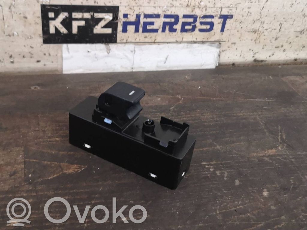 Mazda 3 III Electric window control switch 