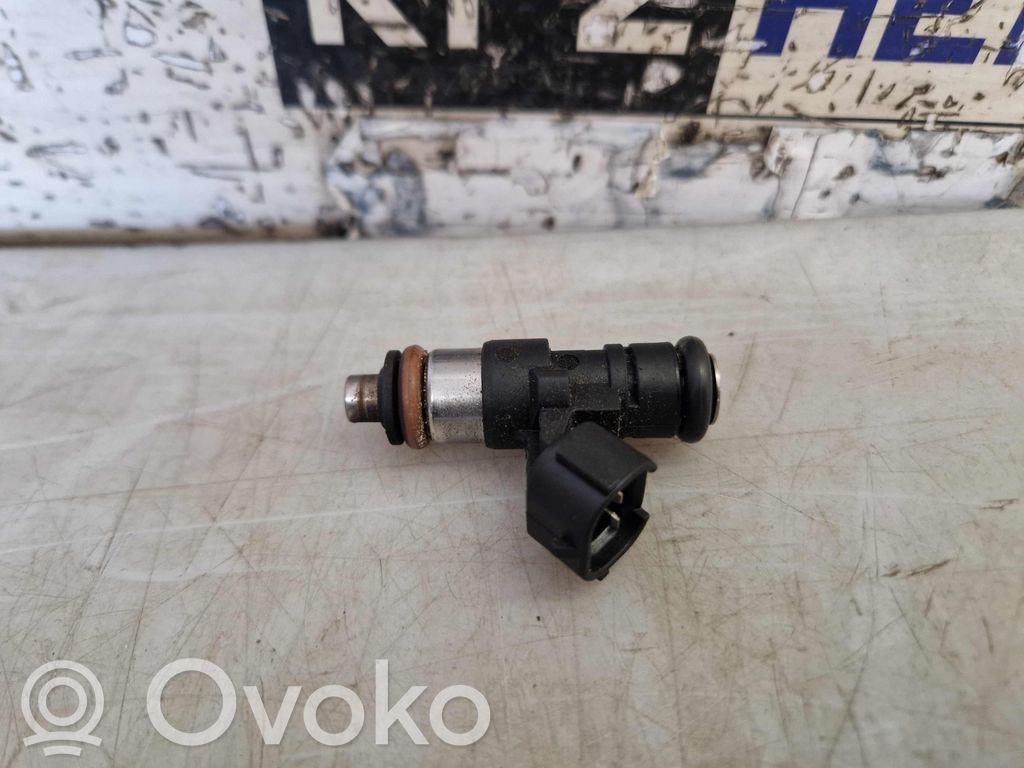 Volkswagen Polo VI Inyector de combustible 