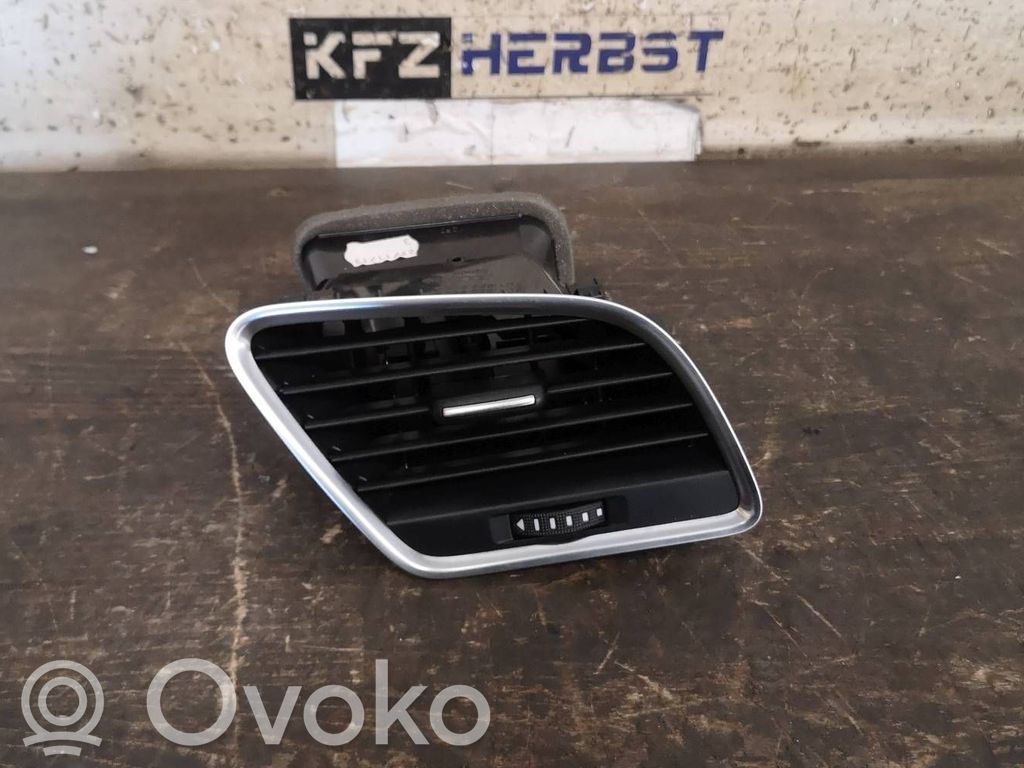 Audi Q3 8U Rejilla de ventilación central del panel 