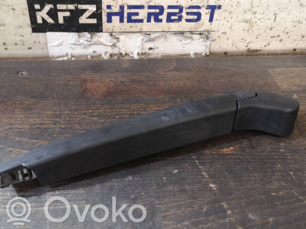 Hyundai i30 Brazo del limpiaparabrisas trasero